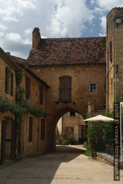 Porte Saint Louis de Cadouin. Photo © Alex Medwedeff