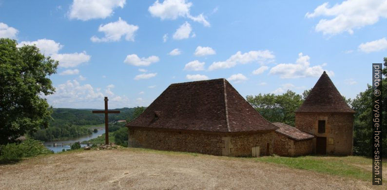 la ferme Le Théâtre et la Dordogne en contre-bas. Photo © André M. Winter