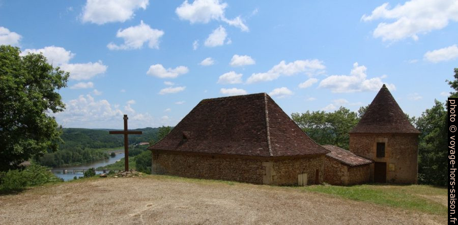 la ferme Le Théâtre et la Dordogne en contre-bas. Photo © André M. Winter