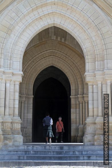 Portail néo-gothique de l'église Notre-Dame de Bergerac. Photo © Alex Medwedeff