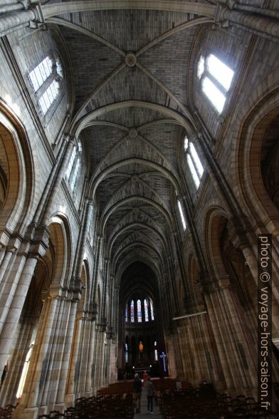 Nef néo-gothique de l'église Notre-Dame de Bergerac. Photo © André M. Winter