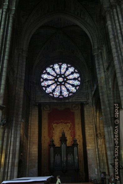 Rosette du transept de l'église de Bergerac. Photo © André M. Winter