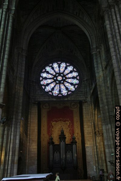 Rosette du transept de l'église de Bergerac. Photo © André M. Winter