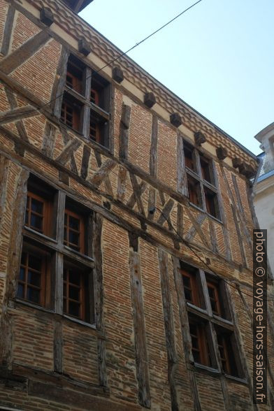 Maison à colombages dans le centre de Bergerac. Photo © Alex Medwedeff