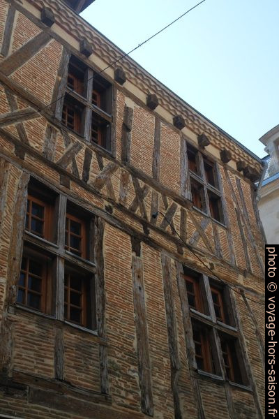 Maison à colombages dans le centre de Bergerac. Photo © Alex Medwedeff