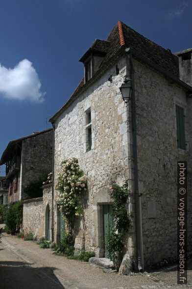 Rue de l'Ancienne Poste à Issigeac. Photo © Alex Medwedeff