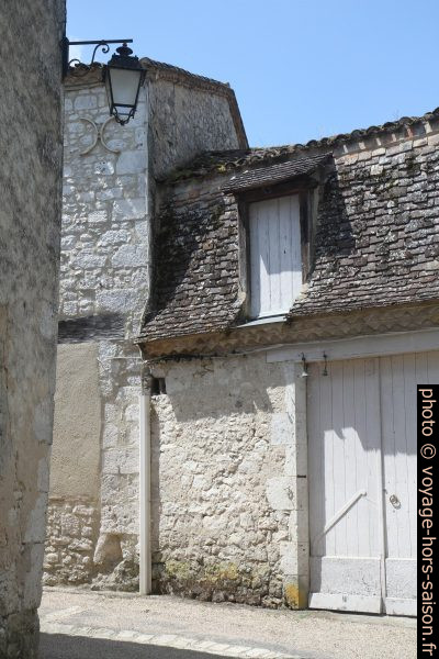 Lucarne d'accès sur une maison. Photo © Alex Medwedeff