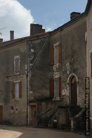 Double rampe d'escalier d'une maison. Photo © Alex Medwedeff