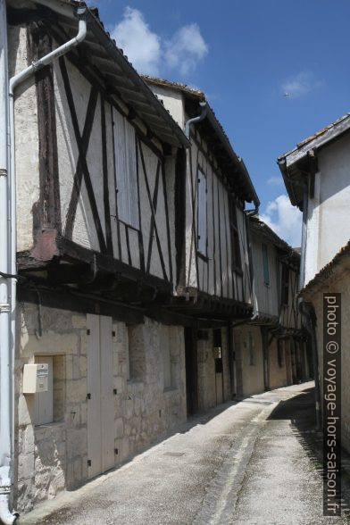 Maisons à colombages et encorbellement. Photo © Alex Medwedeff