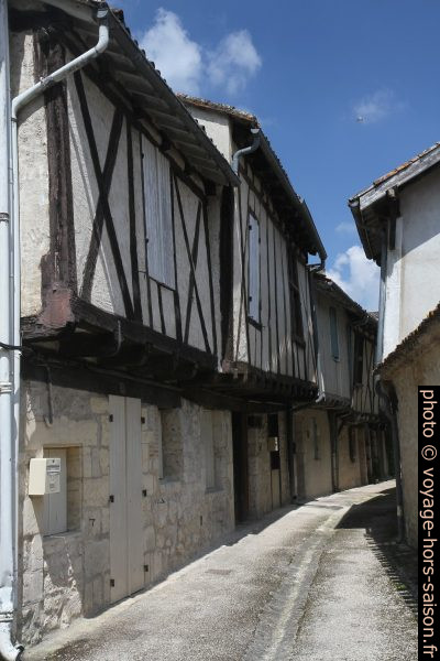 Maisons à colombages et encorbellement. Photo © Alex Medwedeff