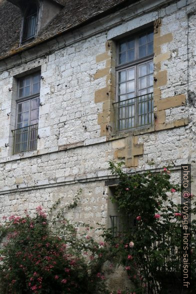 Chateau d'Issigeac. Photo © Alex Medwedeff