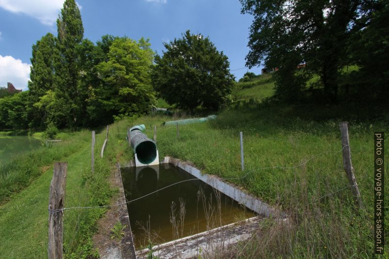 Toboggan aquatique de Lanquais abandonnée. Photo © André M. Winter