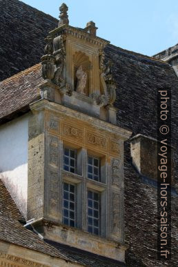 Lucarne Renaissance du Château de Lanquais. Photo © André M. Winter