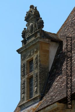 Lucarne Renaissance du Château de Lanquais. Photo © André M. Winter