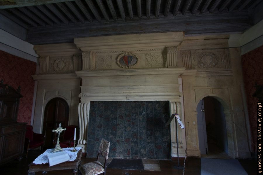 Cheminée Renaissance de la chambre de madame du Château de Lanquais. Photo © André M. Winter
