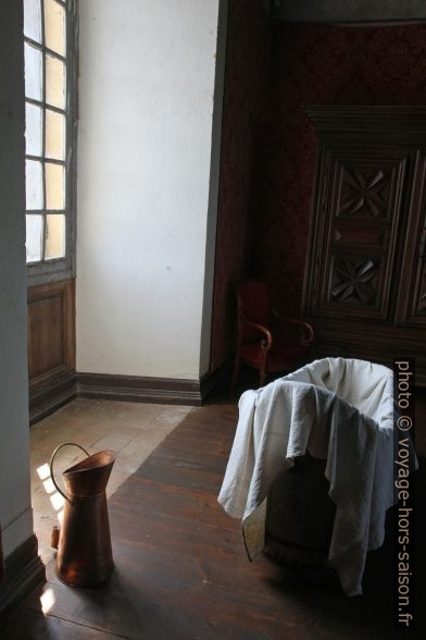 Baignoire mobile de la chambre de madame du Château de Lanquais. Photo © Alex Medwedeff