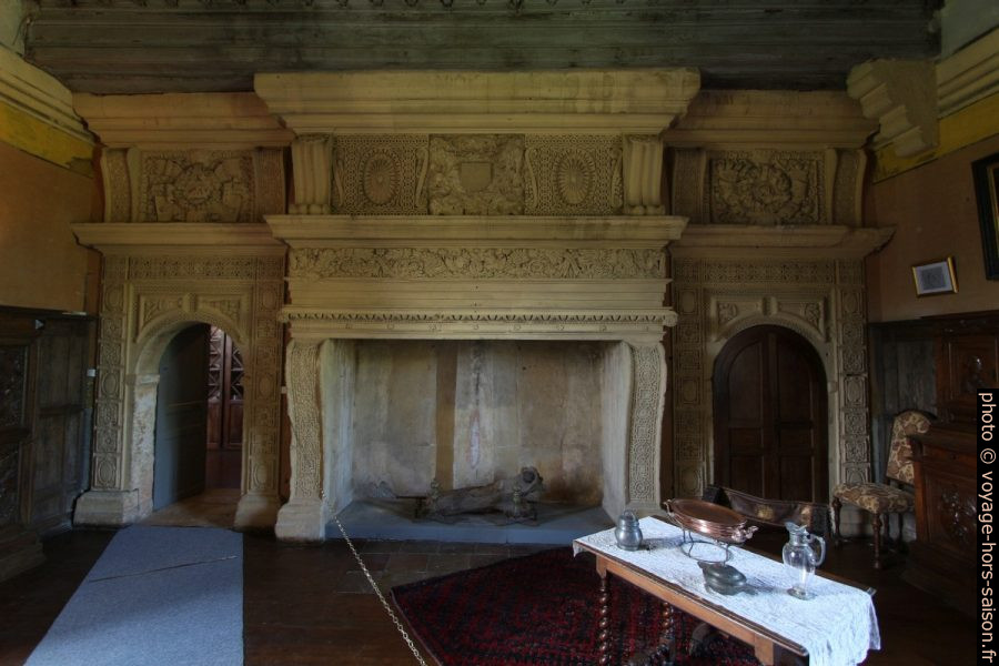Cheminée Renaissance de l'appartement de monsieur du Château de Lanquais. Photo © André M. Winter