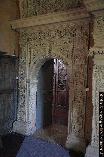 Porte de l'appartement de monsieur du Château de Lanquais. Photo © Alex Medwedeff