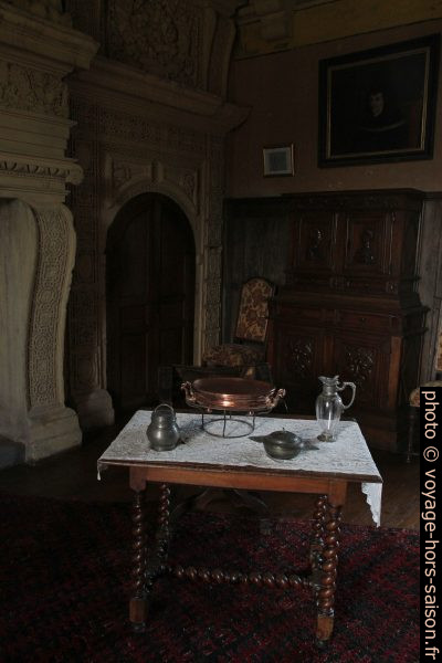 Table à manger dans l'appartement de monsieur du Château de Lanquais. Photo © Alex Medwedeff