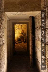 Prisonnier dans le cachot du Château de Lanquais. Photo © André M. Winter
