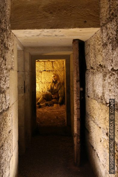 Prisonnier dans le cachot du Château de Lanquais. Photo © André M. Winter