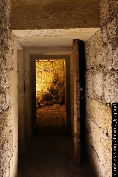 Prisonnier dans le cachot du Château de Lanquais. Photo © André M. Winter