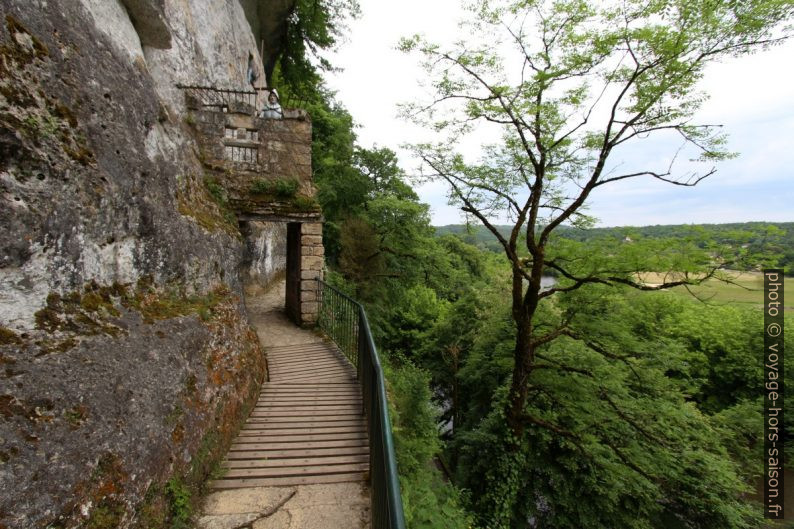 Accès moderne à la Roque Saint-Christophe. Photo © André M. Winter