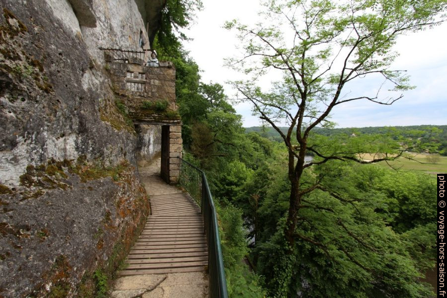 Accès moderne à la Roque Saint-Christophe. Photo © André M. Winter