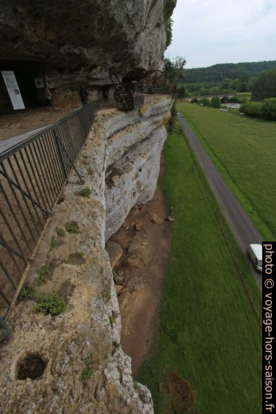 Escarpement calcaire de la Roque Saint-Christophe. Photo © André M. Winter