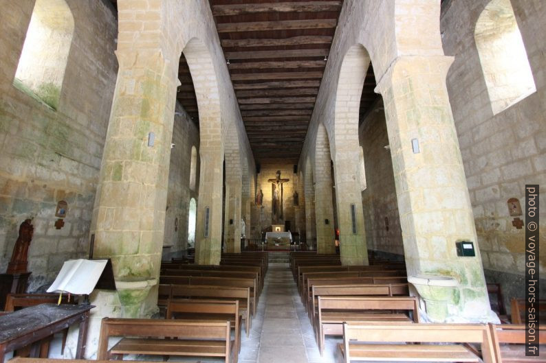 Bas-côtés et nef de l'église de Tayac. Photo © André M. Winter