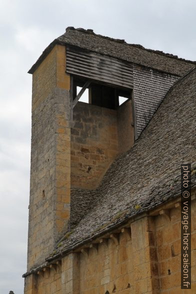 Face arrière du clocher-mur de l'église fortifiée de Tayac. Photo © Alex Medwedeff