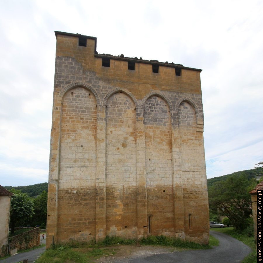 Chambre de guet sur le chevet de l'église de Tayac. Photo © André M. Winter
