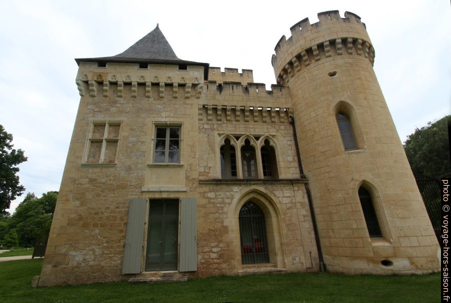 Côté sud-est du Château de Campagne. Photo © André M. Winter