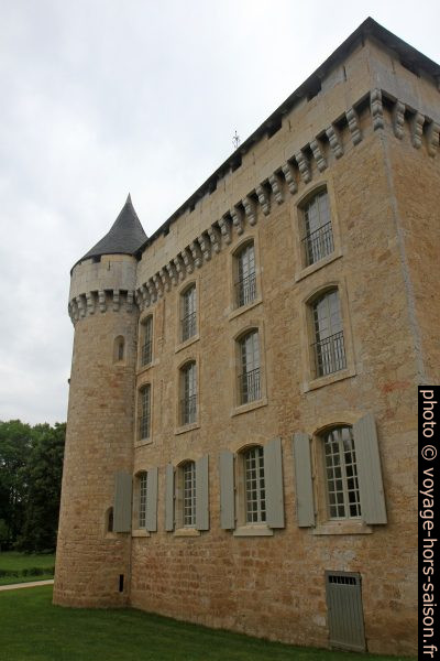 Façade sud-ouest du Château de Campagne. Photo © Alex Medwedeff
