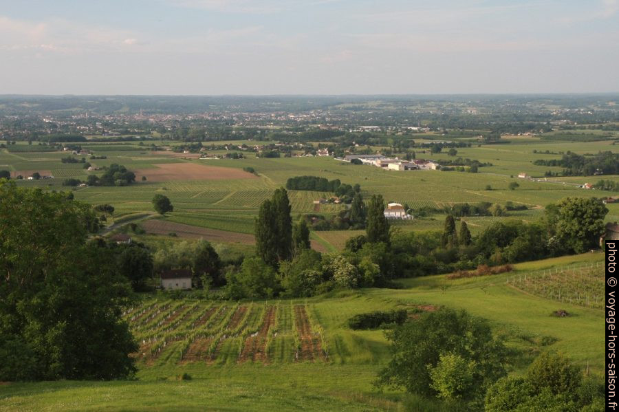 Vue vers Bergerac. Photo © Alex Medwedeff