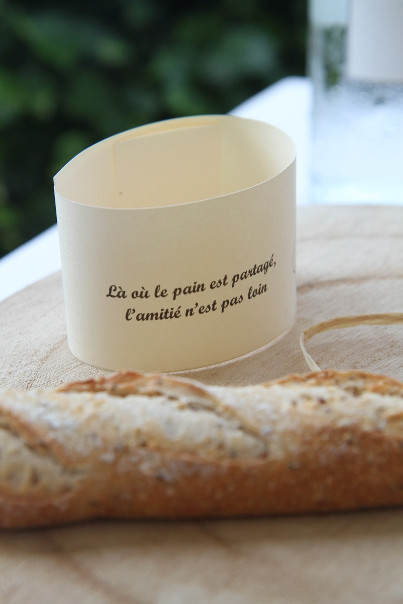 Là où le pain est partagé, l'amitié n'est pas loin. Photo © Alex Medwedeff
