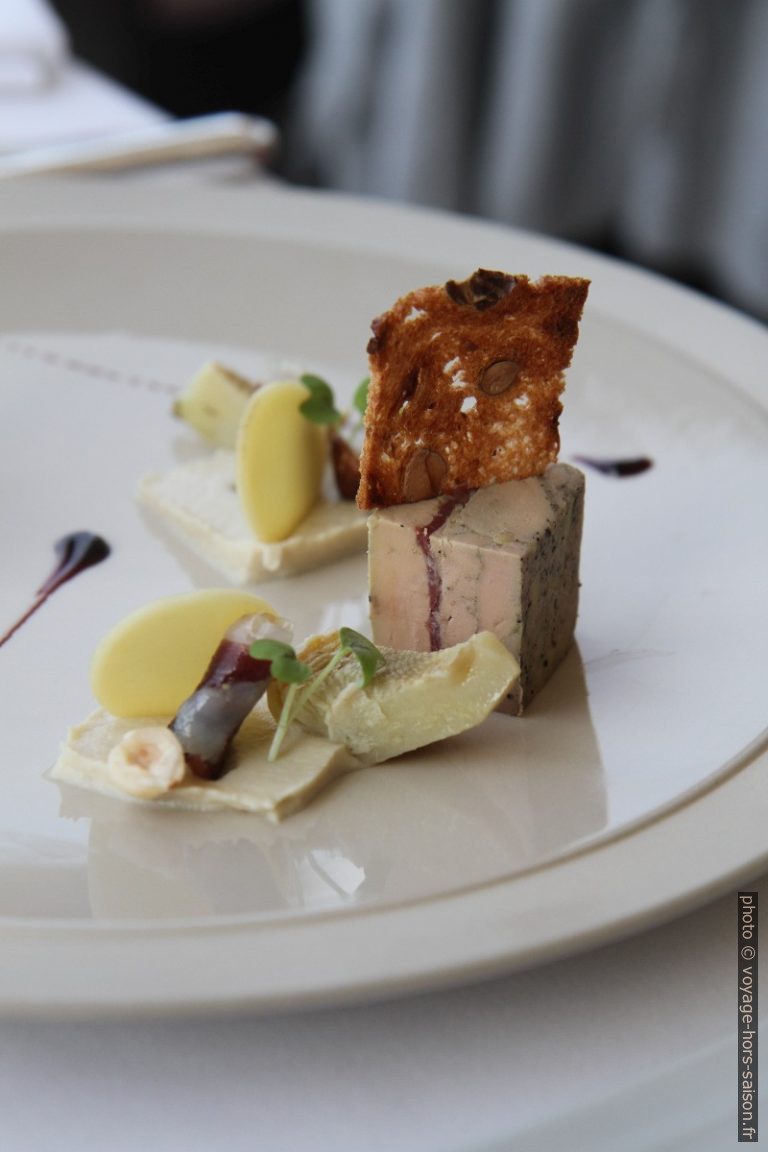 Foie gras au jambon de canard. Photo © Alex Medwedeff