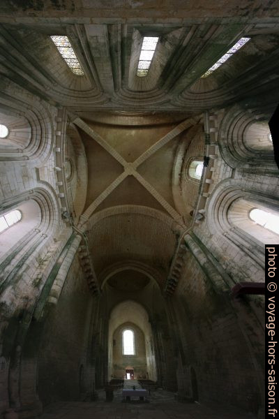 Panorama vertical de la voûte du chœur et de la nef de l'église St.-Amand. Photo © André M. Winter