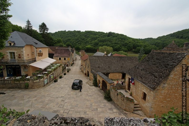 Rue principale du village de Saint Amand de Coly. Photo © André M. Winter