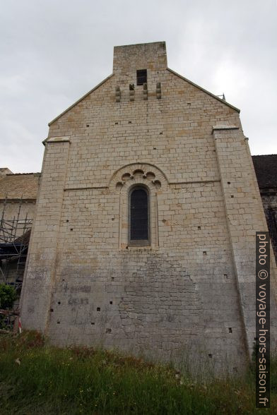 Côté extérieur du transept nord de l'église de Saint-Amand. Photo © André M. Winter