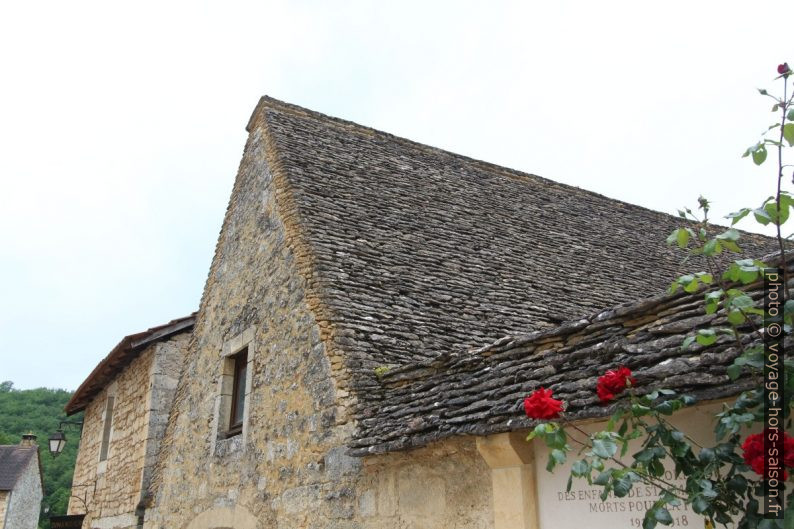 Toit de lauzes à St. Amand. Photo © André M. Winter