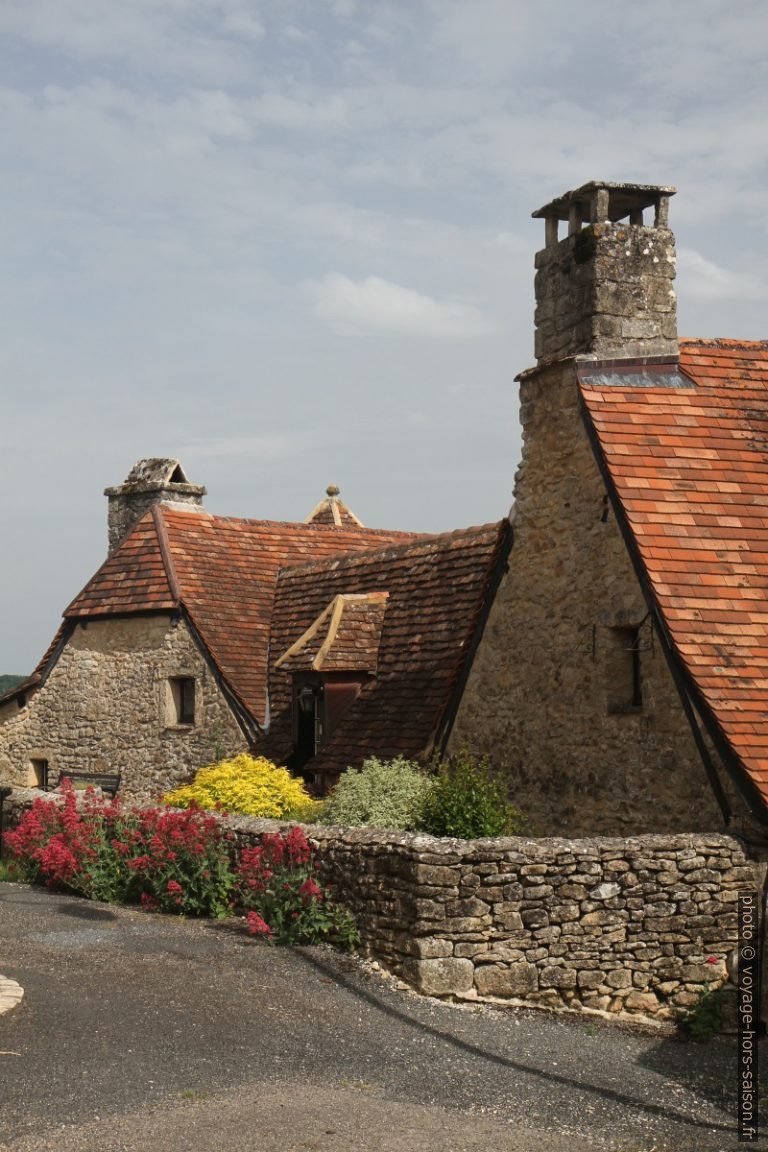 Maison aux toits très bas. Photo © Alex Medwedeff
