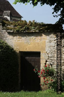 Porte d'un mur de jardin. Photo © Alex Medwedeff