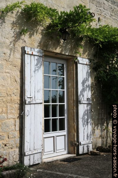 Une porte à Fanlac. Photo © Alex Medwedeff