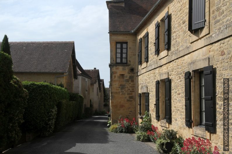 Rue du Bourg de Fanlac. Photo © Alex Medwedeff