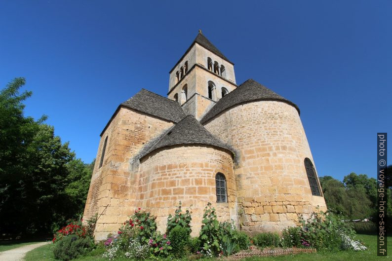 Église romane Saint-Léonce sur plan de croix latine. Photo © André M. Winter