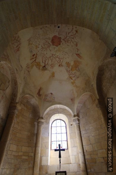 Voûte en cul-de-four du chœur de l'église romane St.-Léonce. Photo © André M. Winter