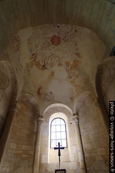 Voûte en cul-de-four du chœur de l'église romane St.-Léonce. Photo © André M. Winter