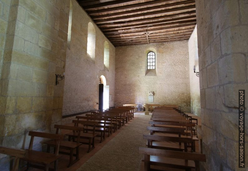 Nef de l'église romane Saint-Léonce. Photo © André M. Winter