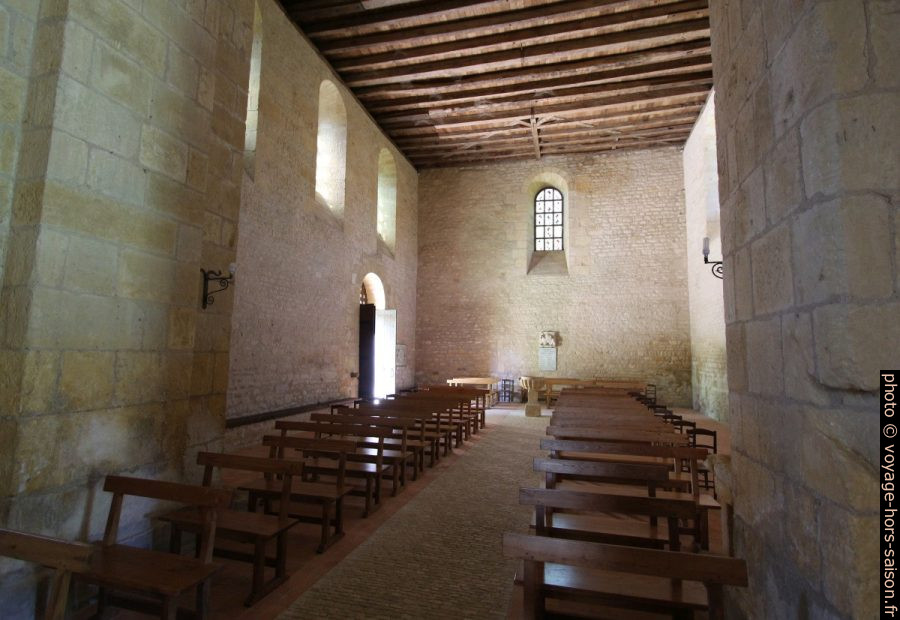Nef de l'église romane Saint-Léonce. Photo © André M. Winter